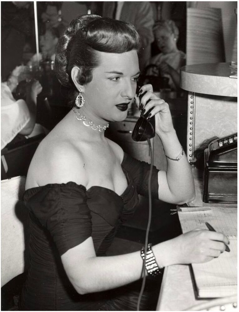 Download the full-sized image of Charlotte McLeod Works as a Receptionist