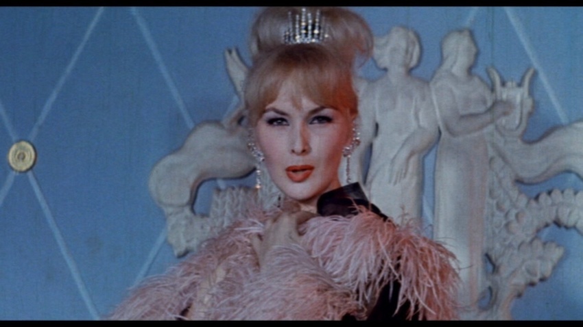 Download the full-sized image of Sexy al Neon Bis Film Still