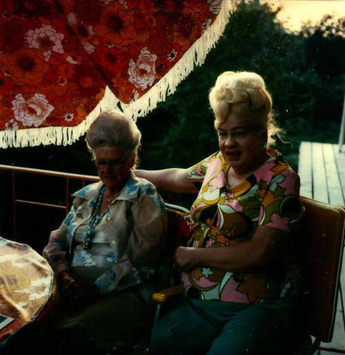 Download the full-sized image of Hotcha Hinton and her mother sitting outside